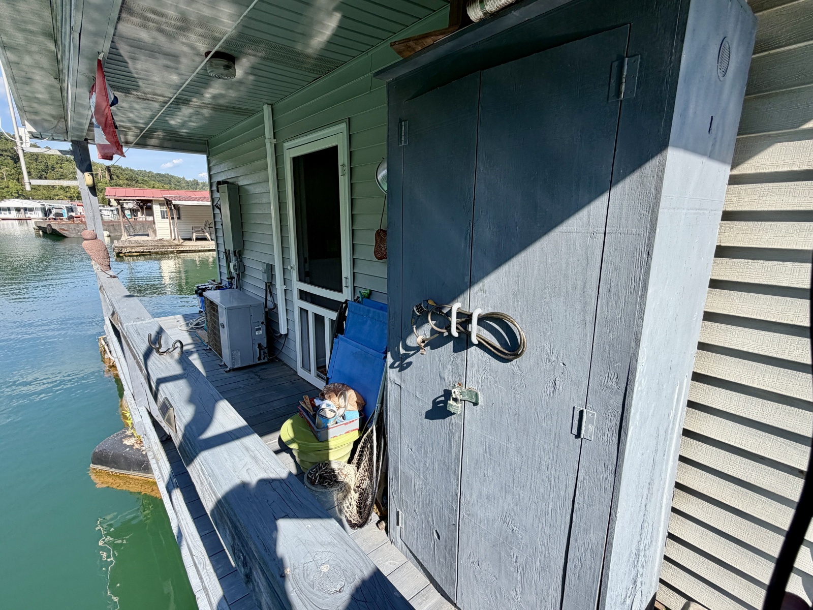 1994 Custom 20 x 33 Floating Cabin - Approx 613sqft