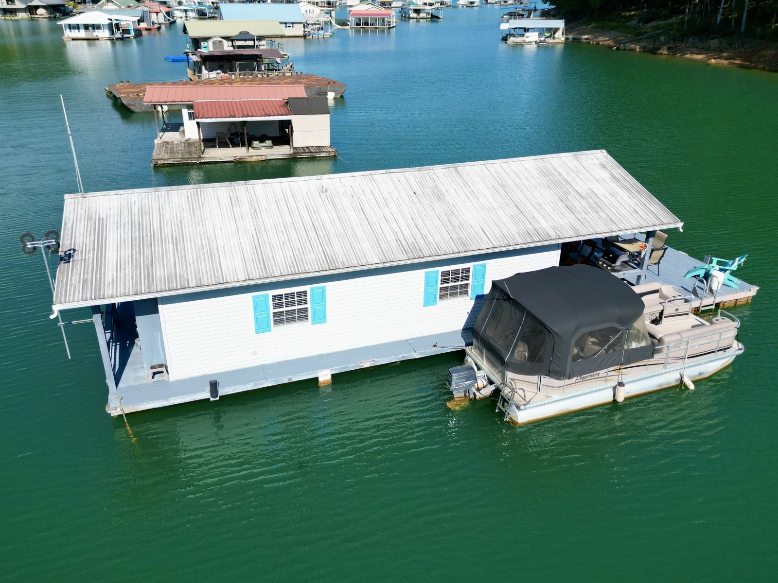 1994 Custom 20 x 33 Floating Cabin - Approx 613sqft