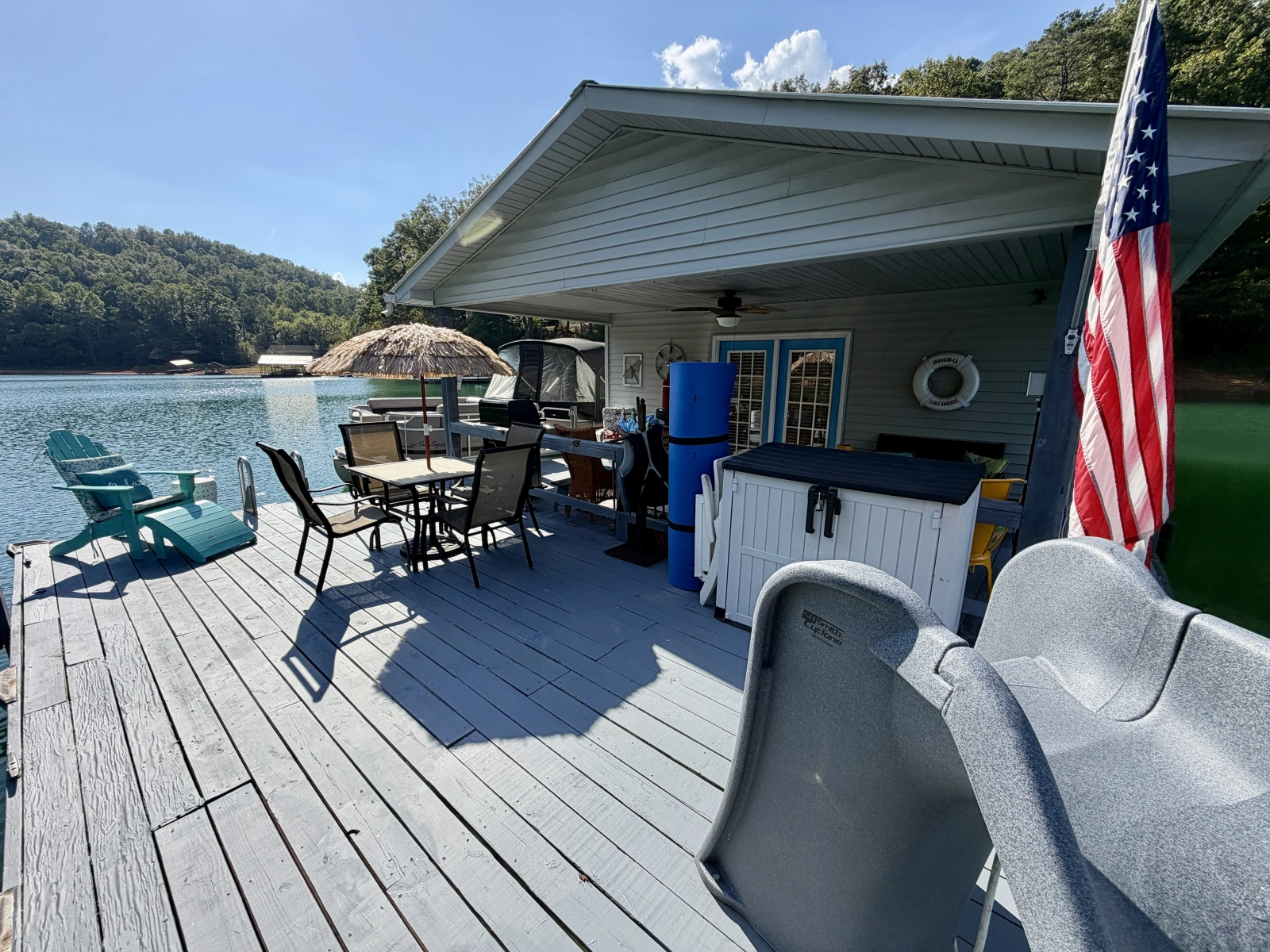 1994 Custom 20 x 33 Floating Cabin - Approx 613sqft
