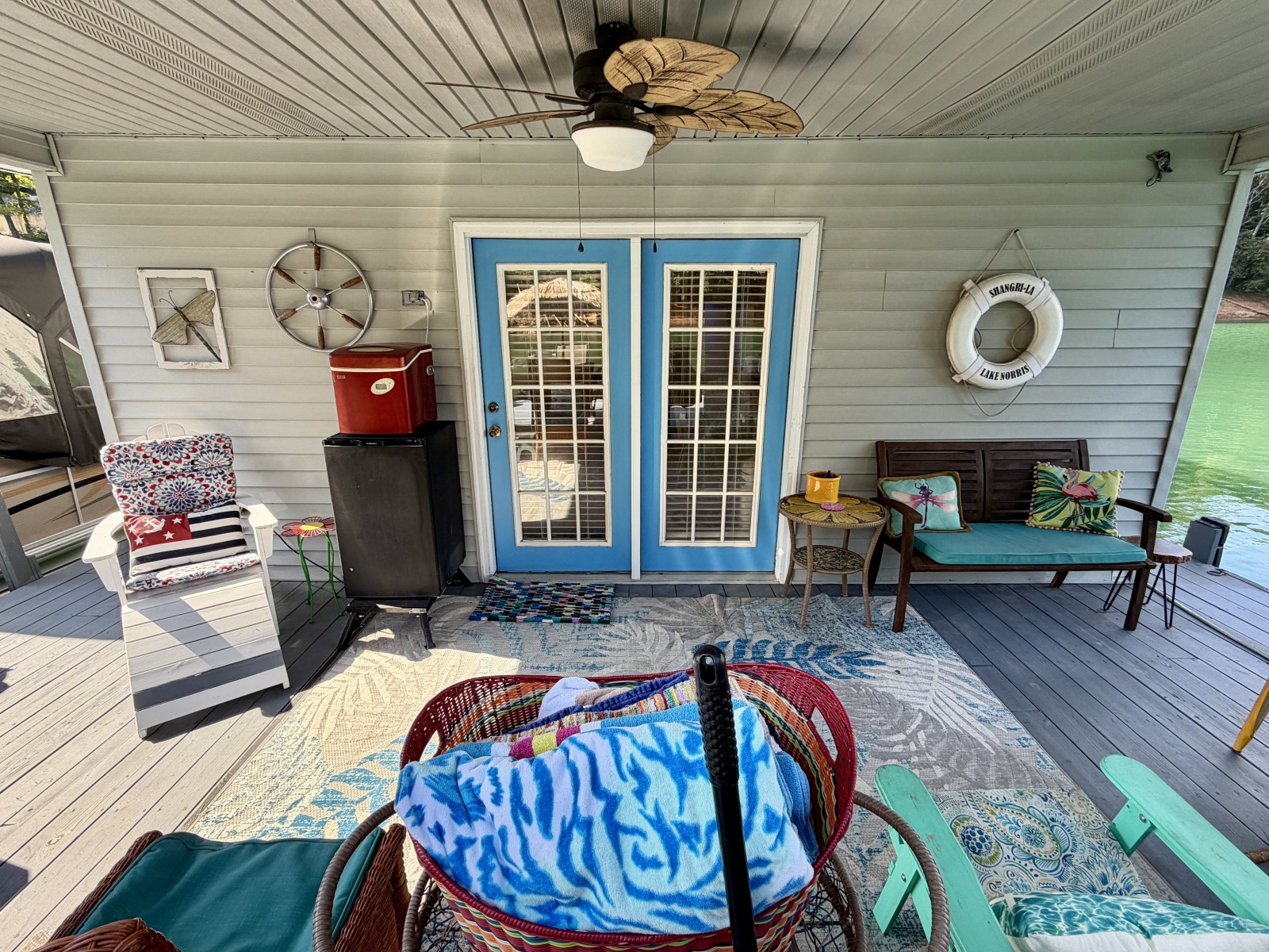 1994 Custom 20 x 33 Floating Cabin - Approx 613sqft