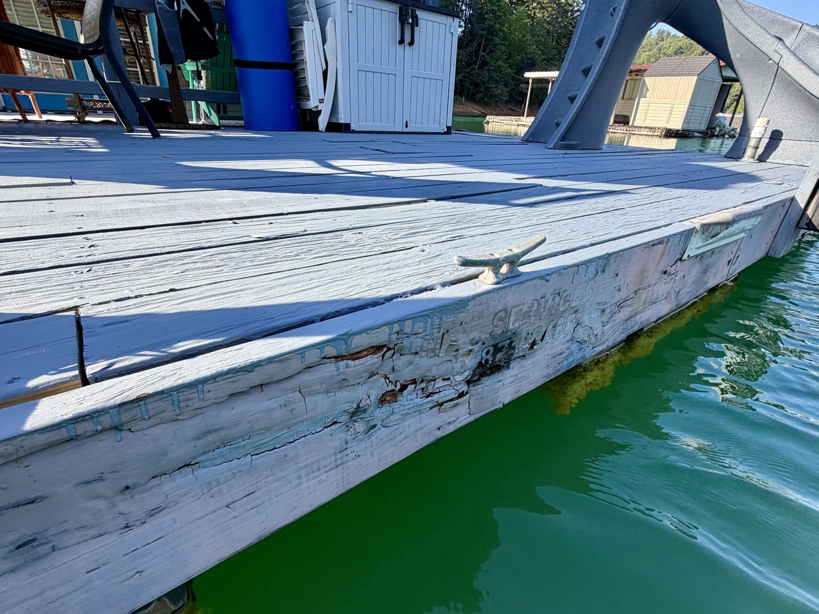 1994 Custom 20 x 33 Floating Cabin - Approx 613sqft