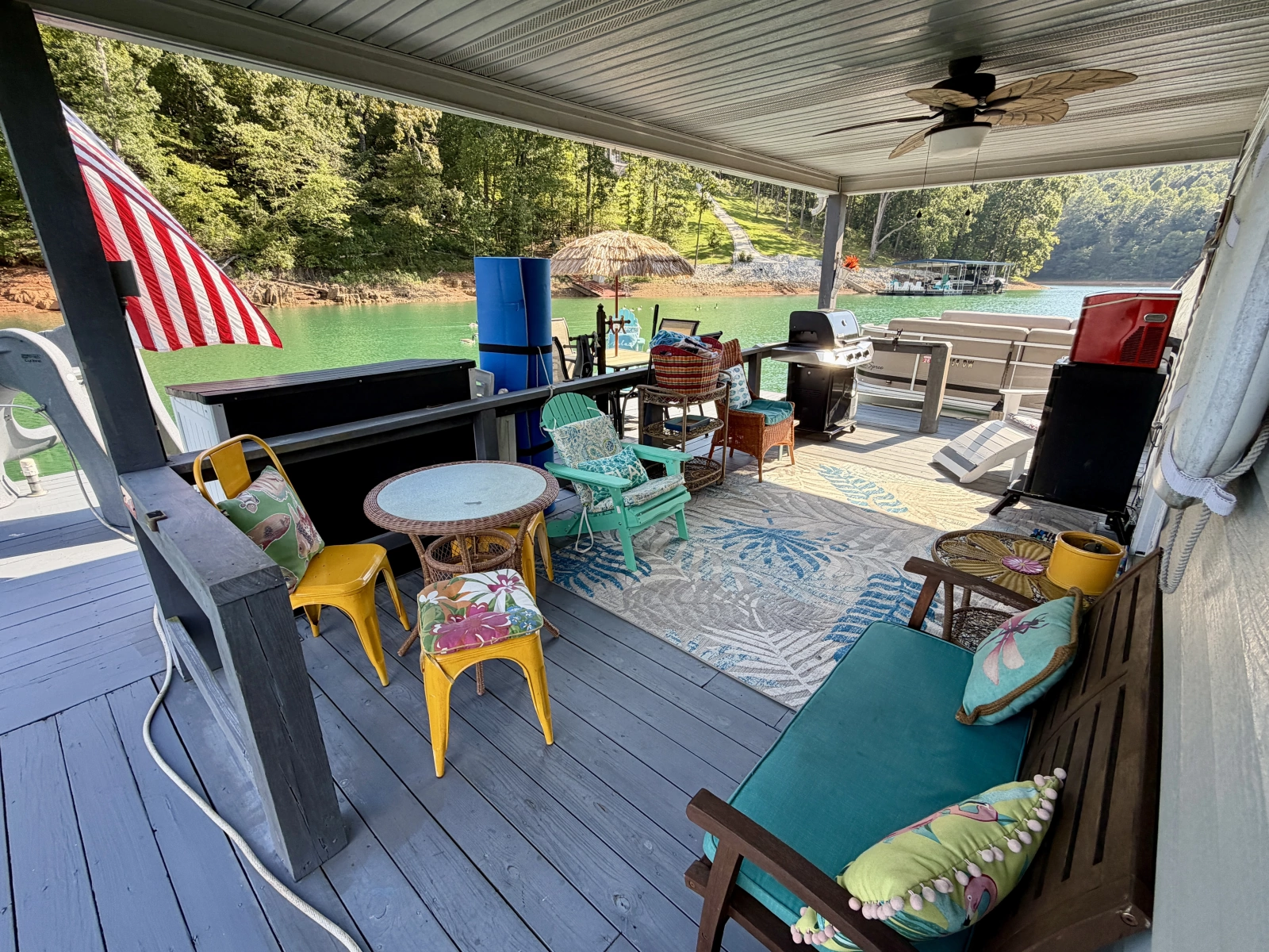 1994 Custom 20 x 33 Floating Cabin - Approx 613sqft