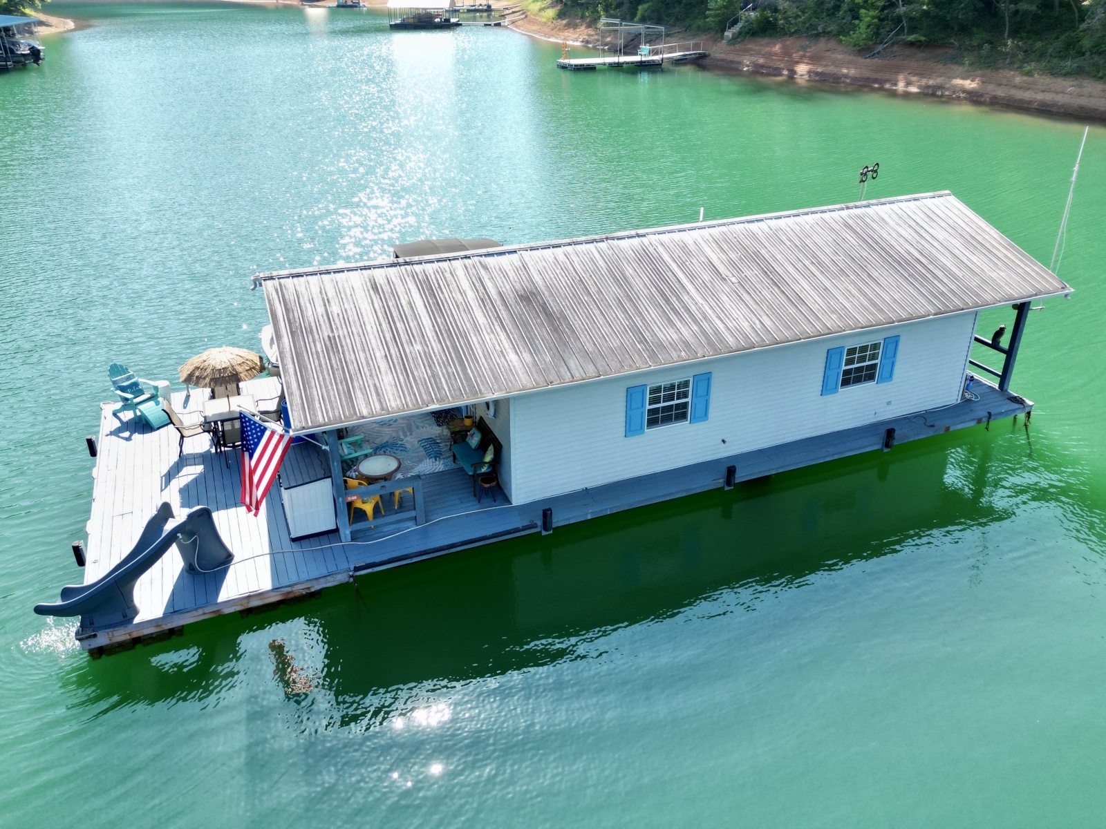 1994 Custom 20 x 33 Floating Cabin - Approx 613sqft