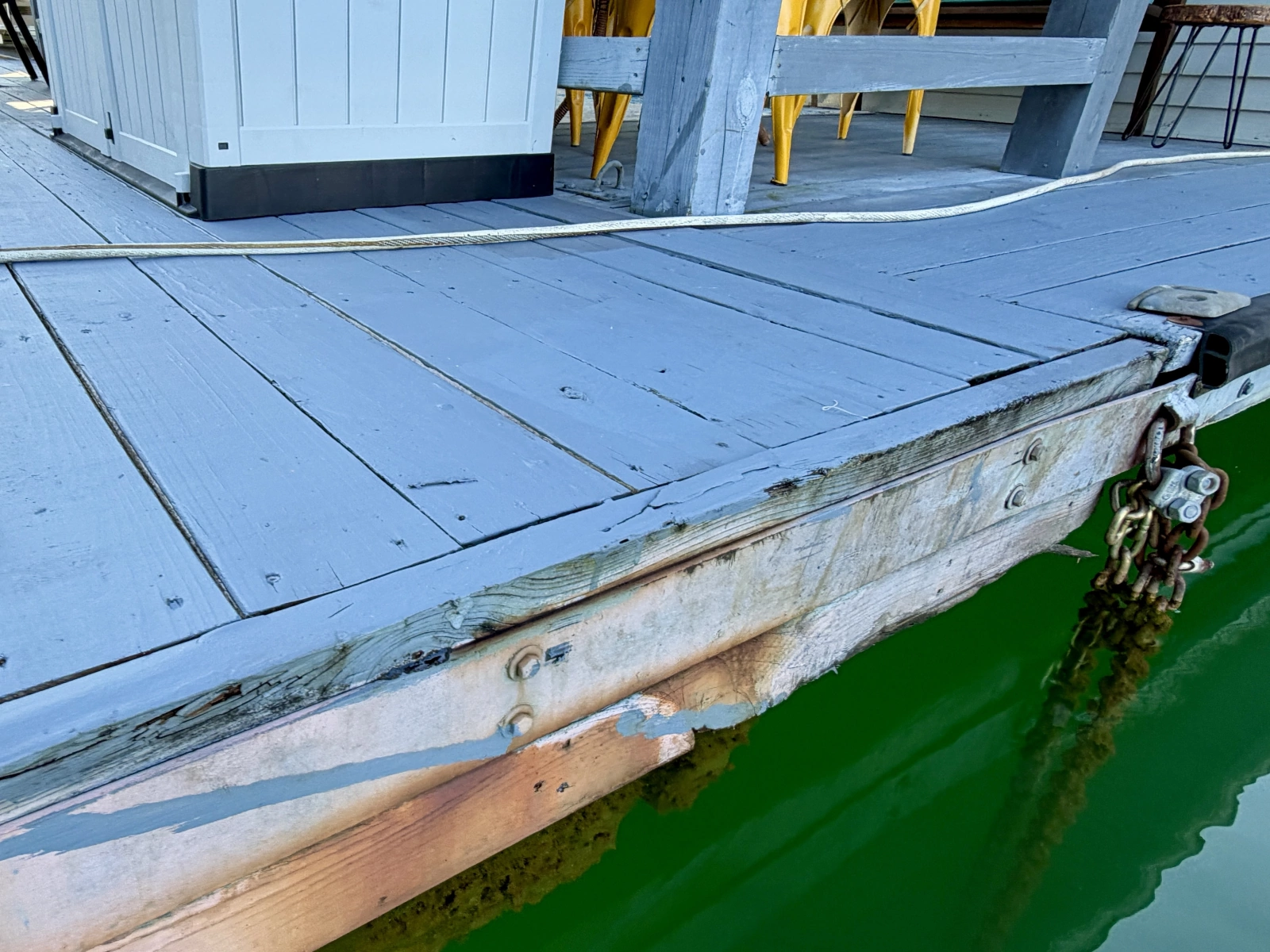 1994 Custom 20 x 33 Floating Cabin - Approx 613sqft