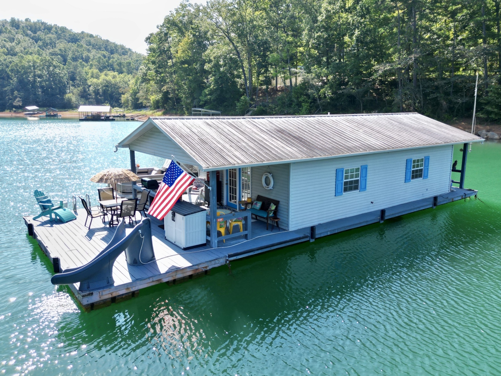 1994 Custom 20 x 33 Floating Cabin - Approx 613sqft