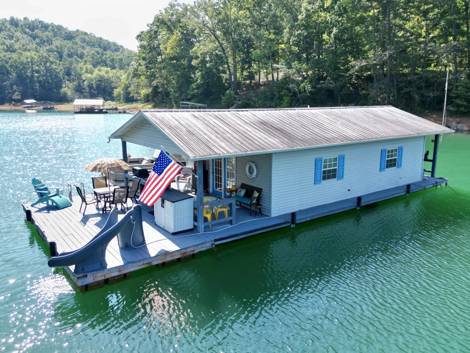 1994 Custom 20 x 33 Floating Cabin - Approx 613sqft