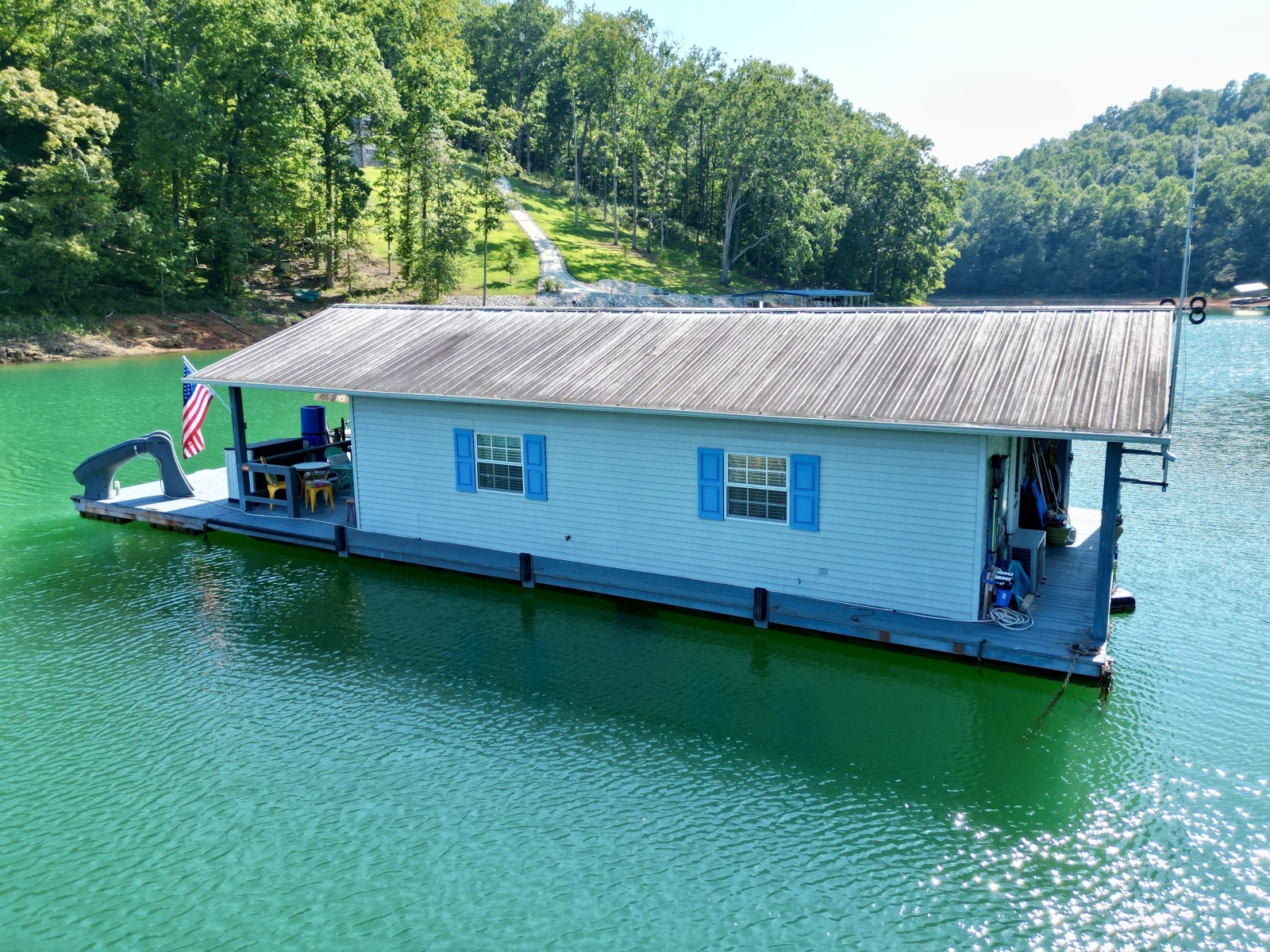 1994 Custom 20 x 33 Floating Cabin - Approx 613sqft