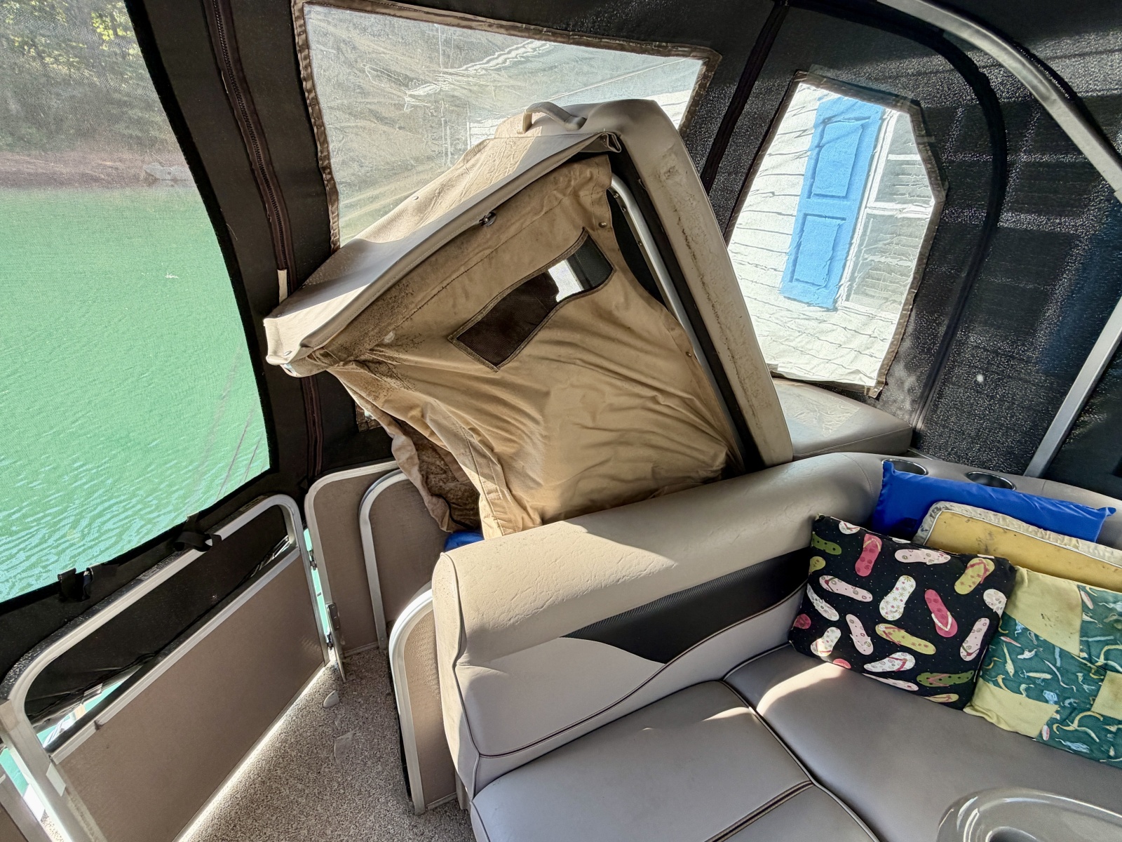 1994 Custom 20 x 33 Floating Cabin - Approx 613sqft