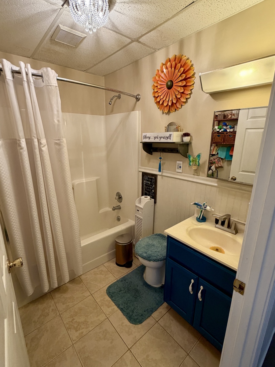 1994 Custom 20 x 33 Floating Cabin - Approx 613sqft