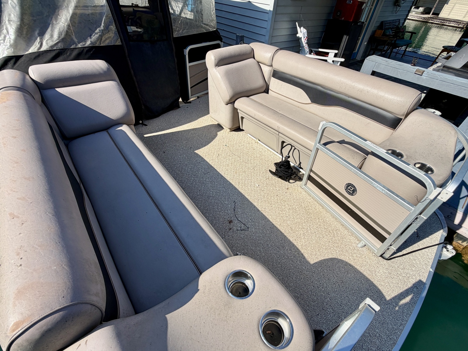 1994 Custom 20 x 33 Floating Cabin - Approx 613sqft