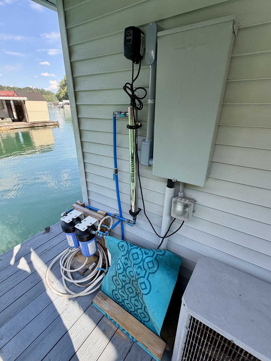 1994 Custom 20 x 33 Floating Cabin - Approx 613sqft