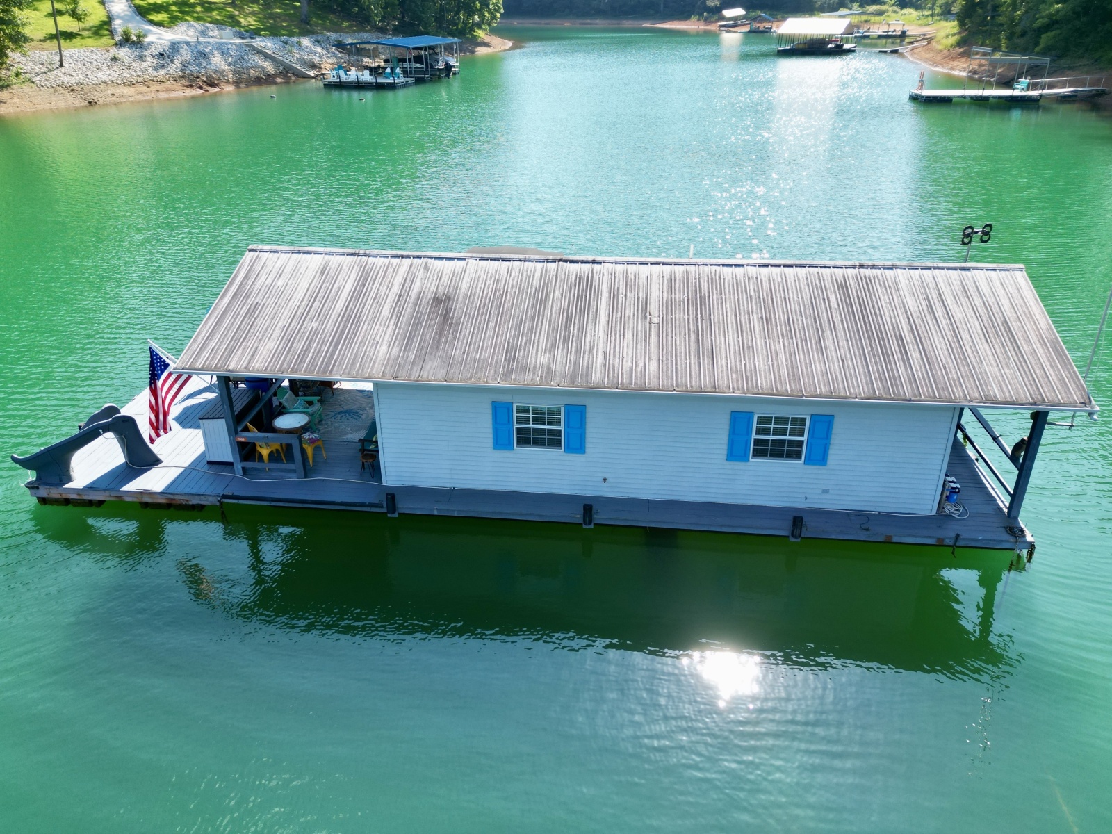 1994 Custom 20 x 33 Floating Cabin - Approx 613sqft