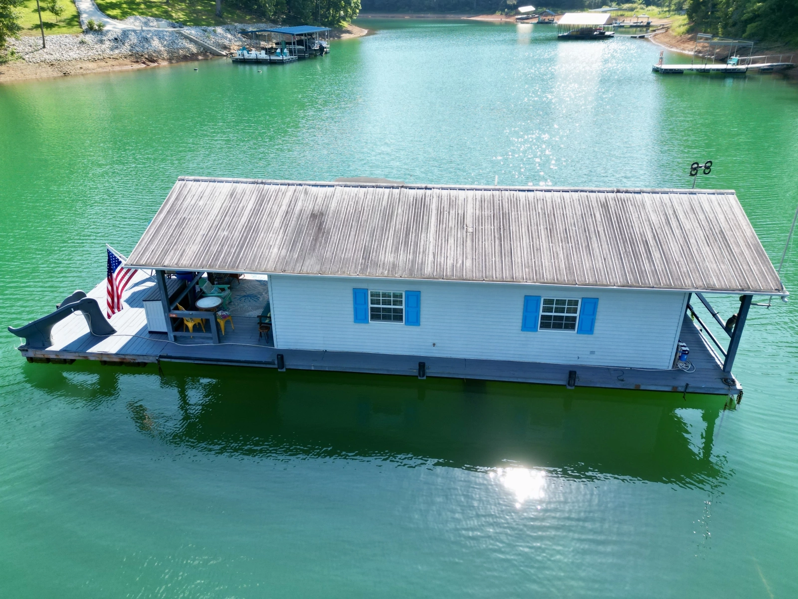 1994 Custom 20 x 33 Floating Cabin - Approx 613sqft
