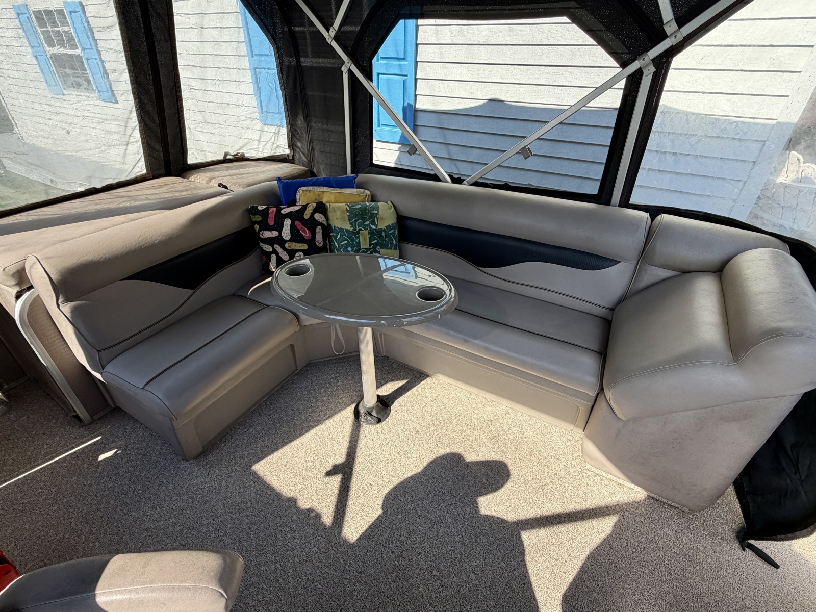1994 Custom 20 x 33 Floating Cabin - Approx 613sqft
