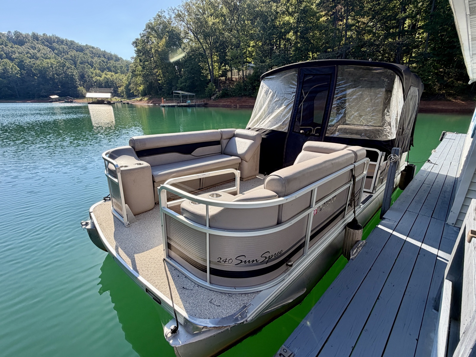 1994 Custom 20 x 33 Floating Cabin - Approx 613sqft