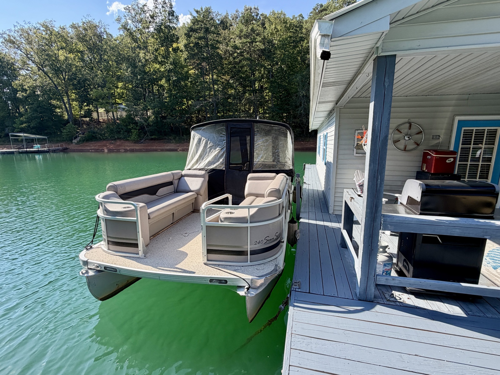 1994 Custom 20 x 33 Floating Cabin - Approx 613sqft