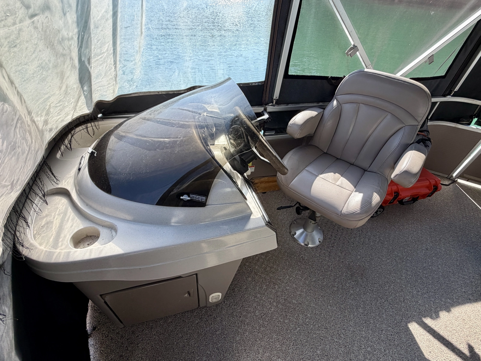 1994 Custom 20 x 33 Floating Cabin - Approx 613sqft