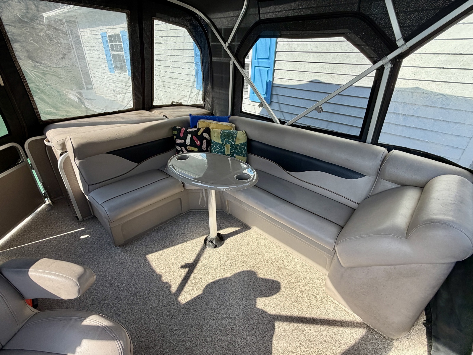 1994 Custom 20 x 33 Floating Cabin - Approx 613sqft