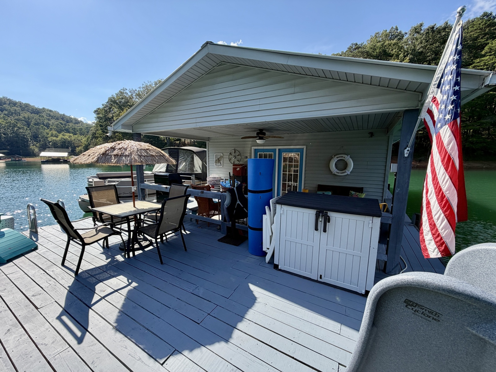 1994 Custom 20 x 33 Floating Cabin - Approx 613sqft