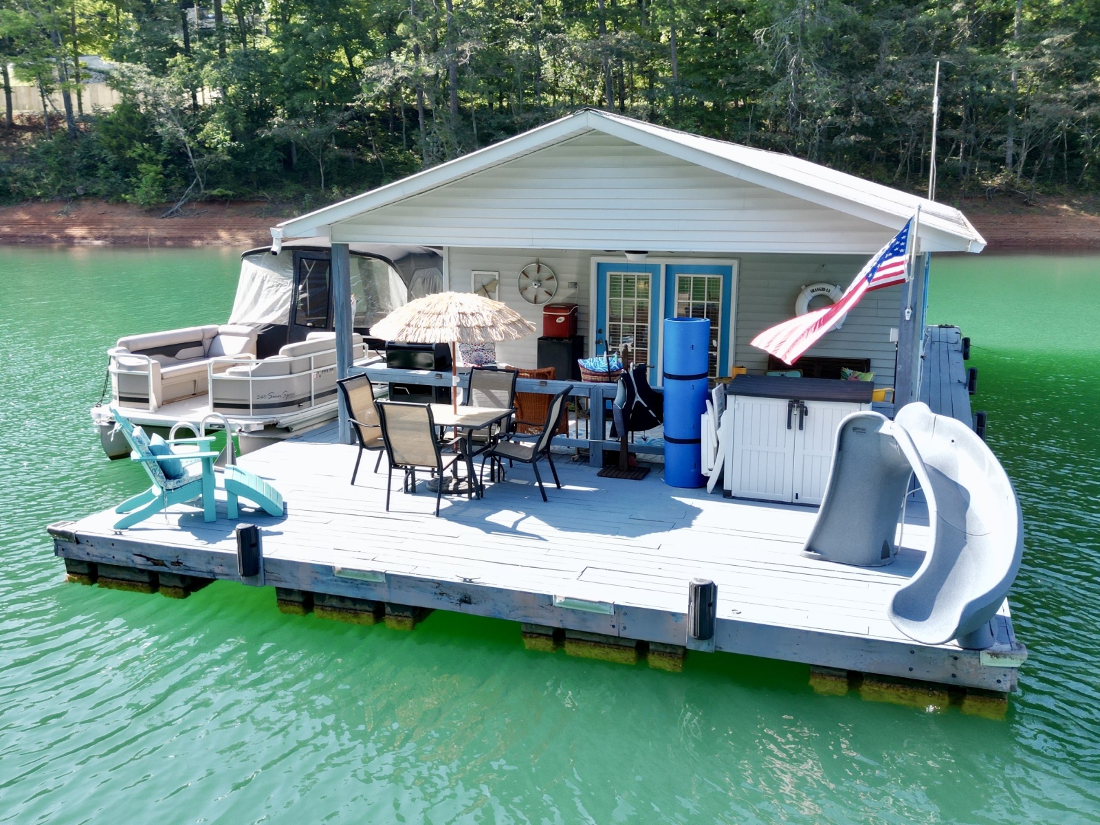 1994 Custom 20 x 33 Floating Cabin - Approx 613sqft
