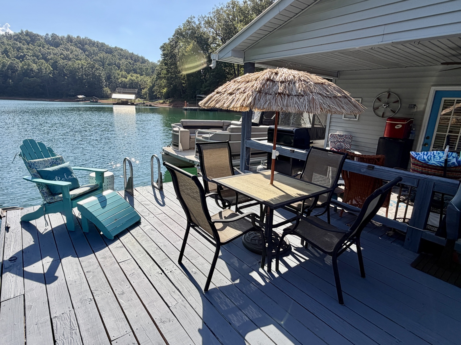 1994 Custom 20 x 33 Floating Cabin - Approx 613sqft