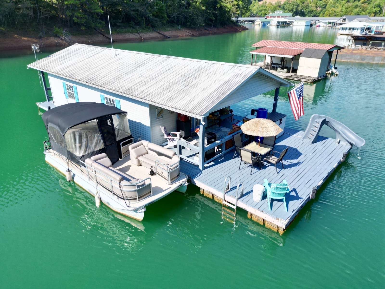 1994 Custom 20 x 33 Floating Cabin - Approx 613sqft