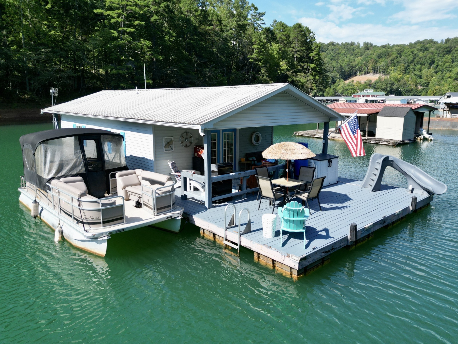 1994 Custom 20 x 33 Floating Cabin - Approx 613sqft