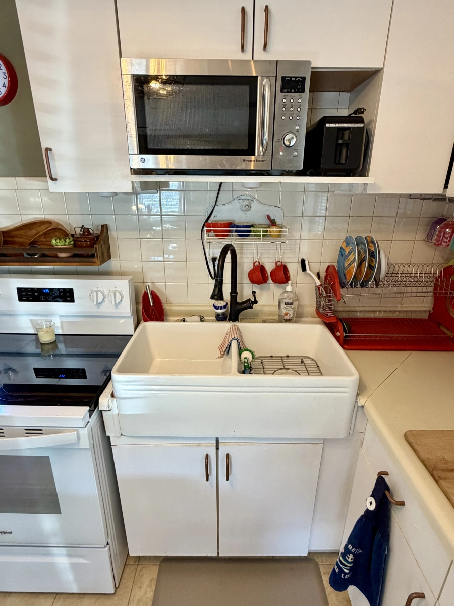1994 Custom 20 x 33 Floating Cabin - Approx 613sqft