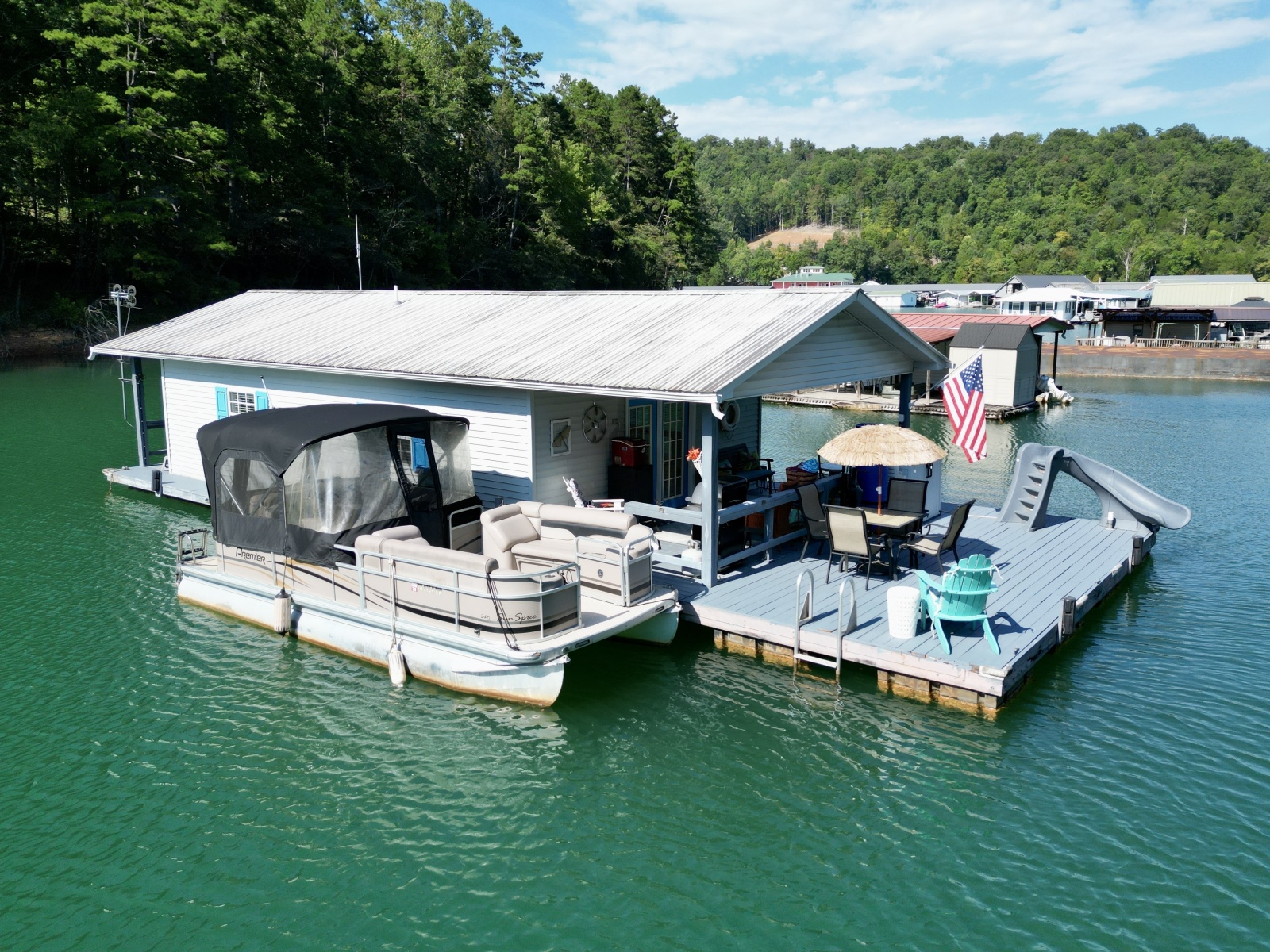1994 Custom 20 x 33 Floating Cabin - Approx 613sqft