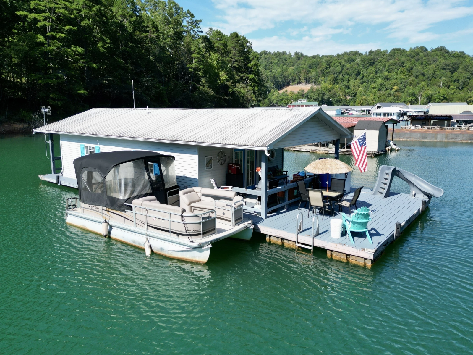 1994 Custom 20 x 33 Floating Cabin - Approx 613sqft