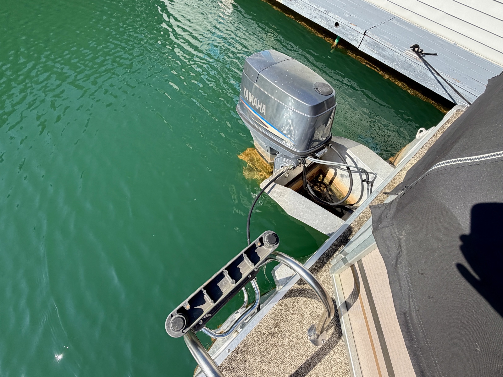 1994 Custom 20 x 33 Floating Cabin - Approx 613sqft