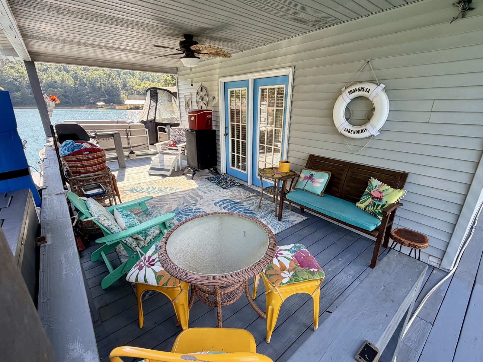 1994 Custom 20 x 33 Floating Cabin - Approx 613sqft