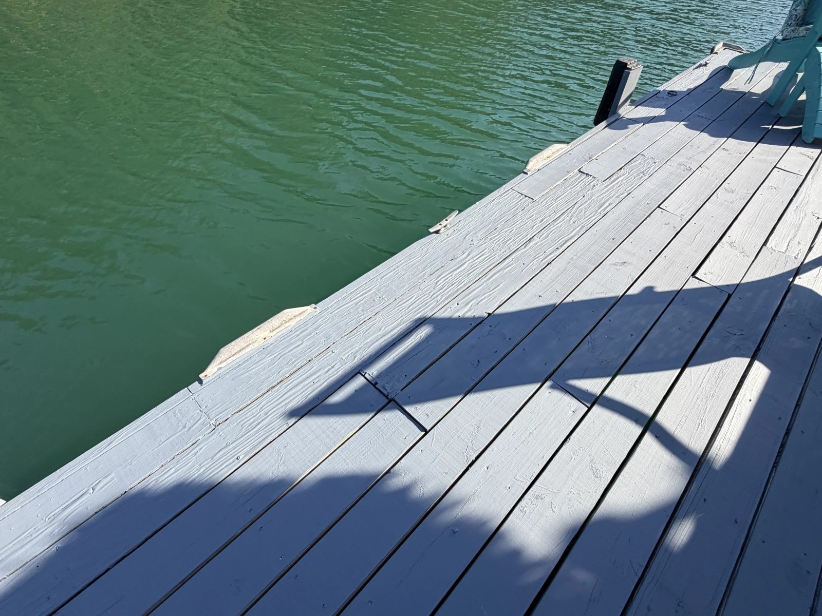 1994 Custom 20 x 33 Floating Cabin - Approx 613sqft