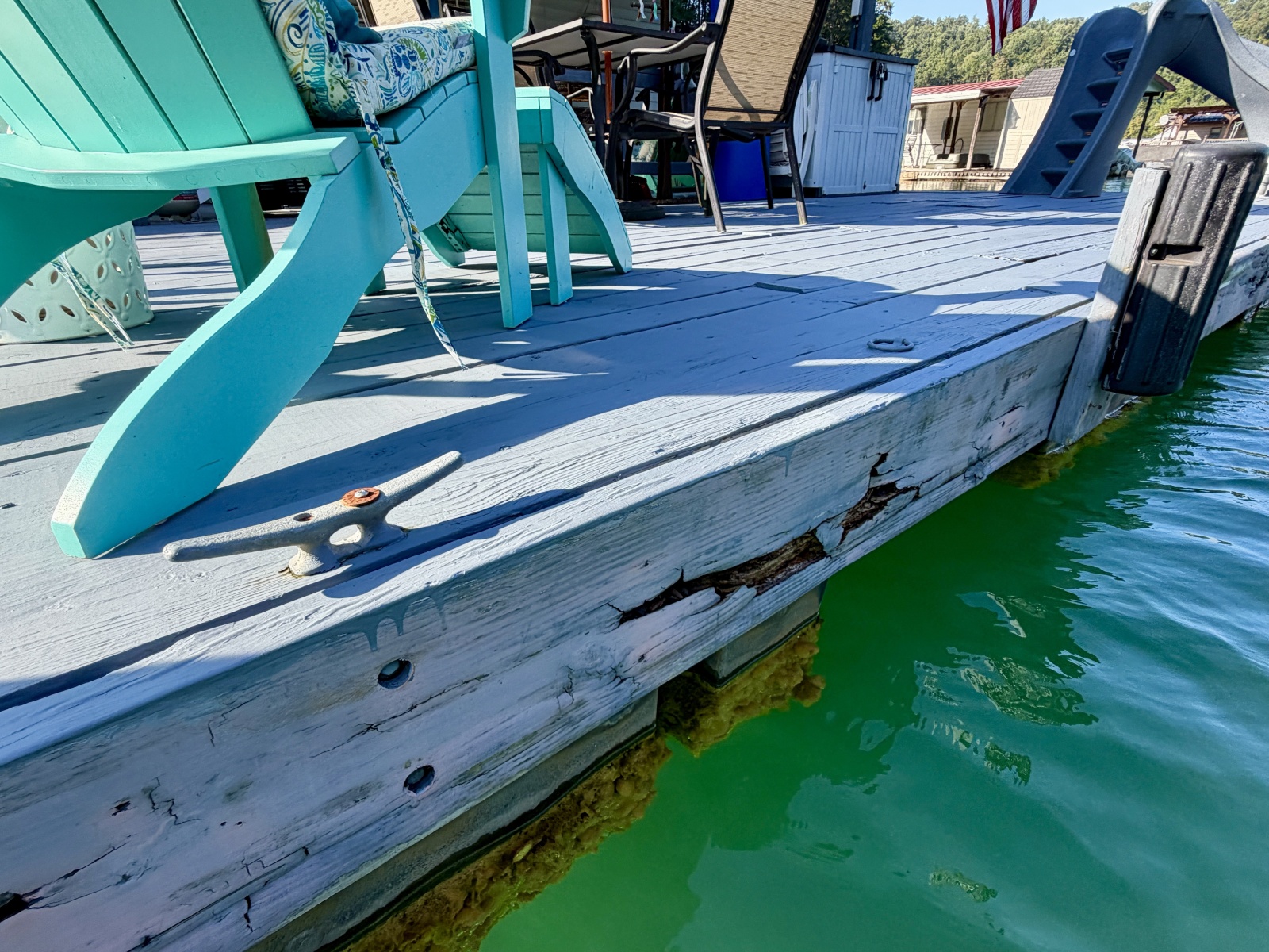 1994 Custom 20 x 33 Floating Cabin - Approx 613sqft