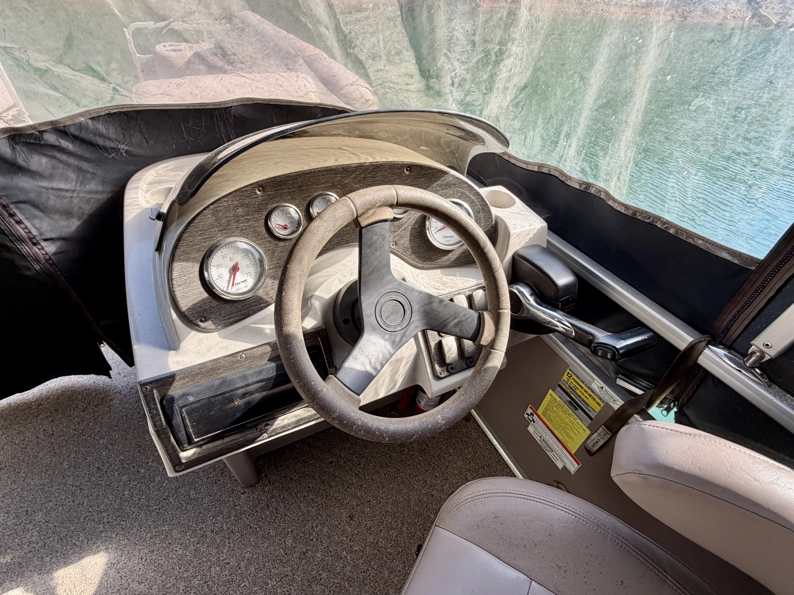 1994 Custom 20 x 33 Floating Cabin - Approx 613sqft