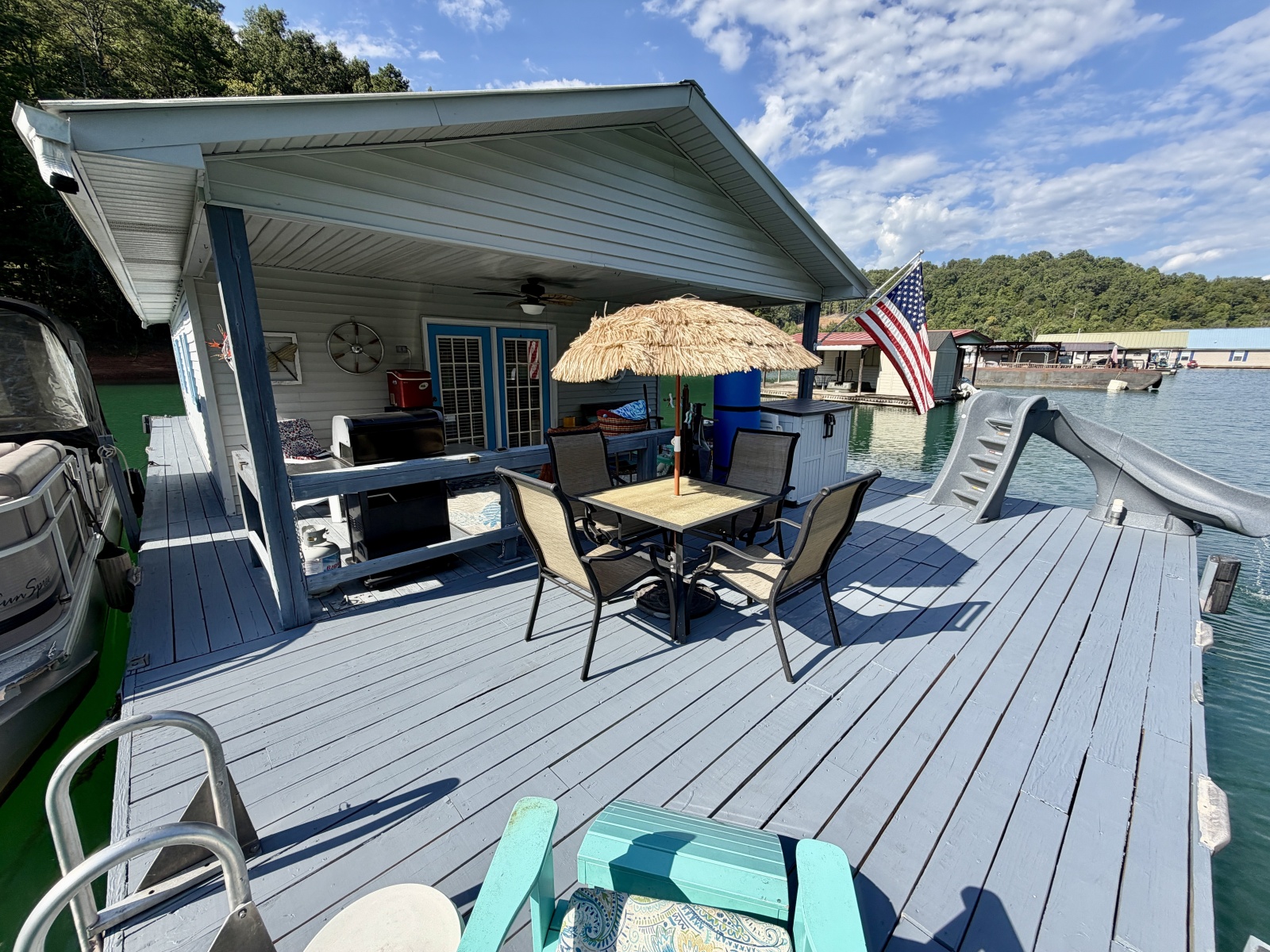 1994 Custom 20 x 33 Floating Cabin - Approx 613sqft