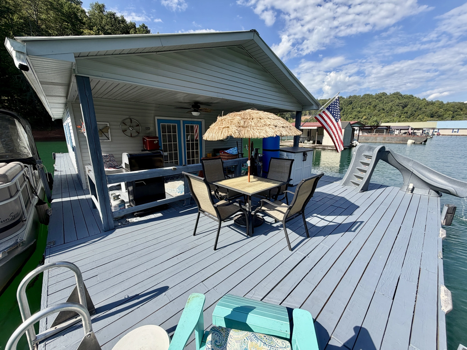 1994 Custom 20 x 33 Floating Cabin - Approx 613sqft