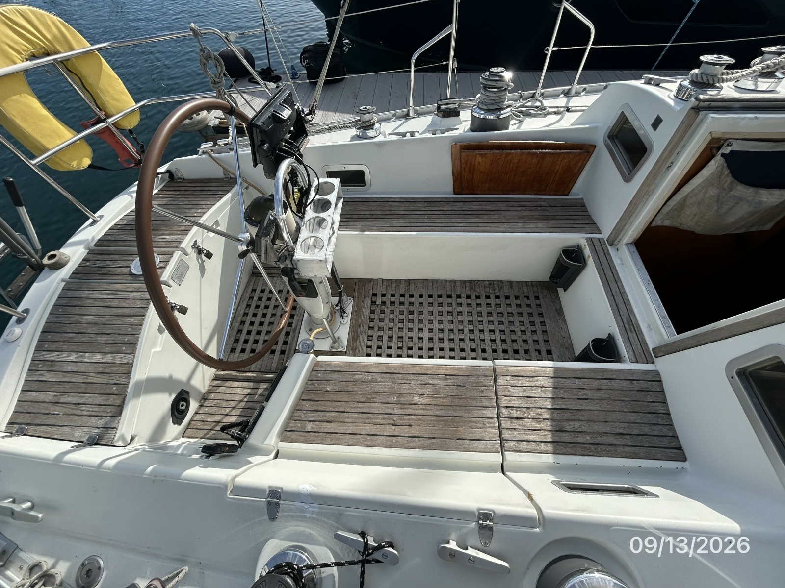 42' Beneteau cockpit port