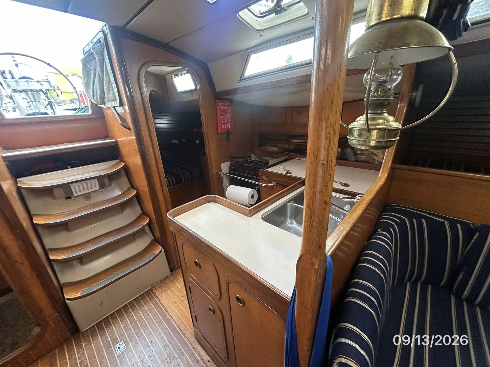 42' Beneteau galley1
