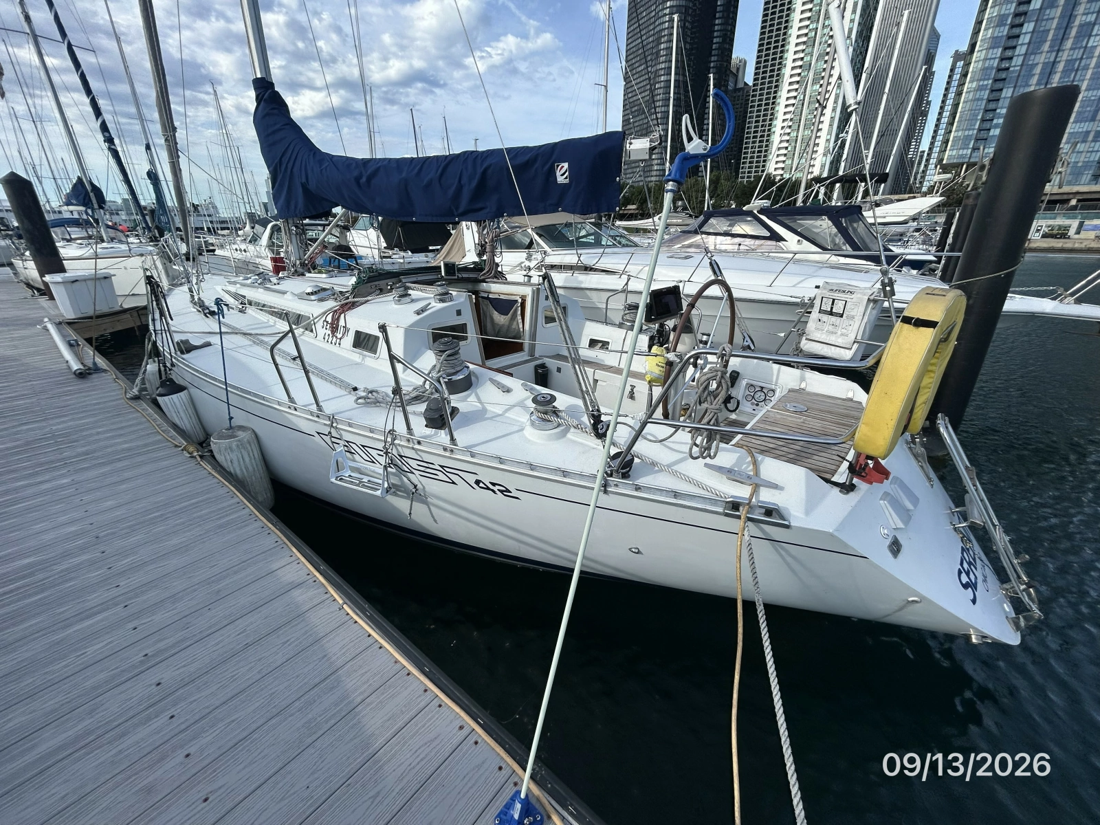 42' Beneteau port aft profile