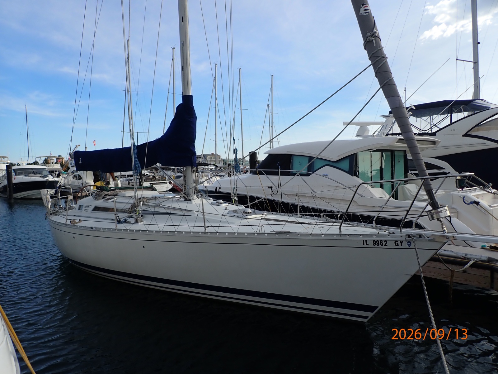 42' Beneteau starboard forward profile2