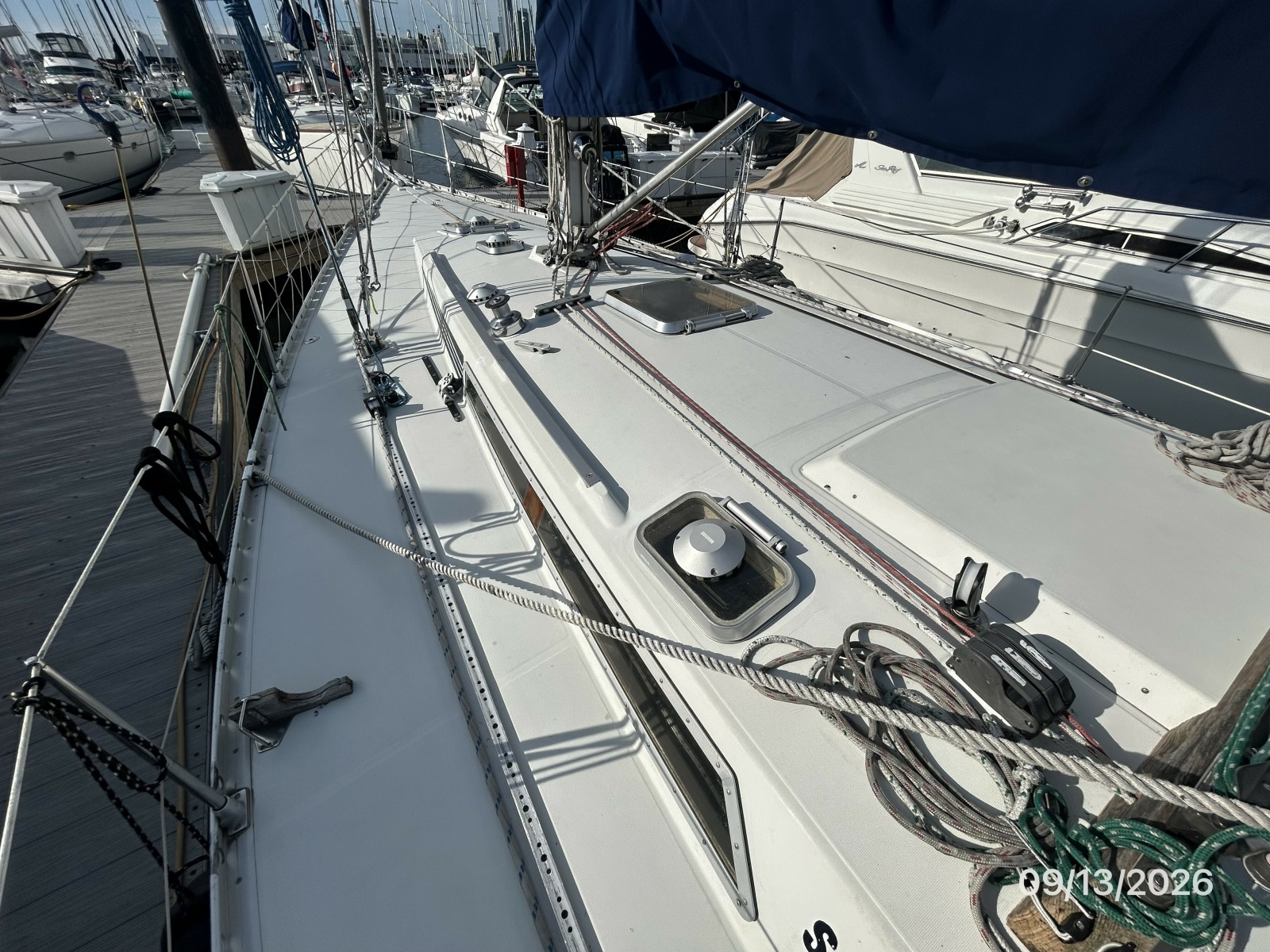 42' Beneteau foredeck3
