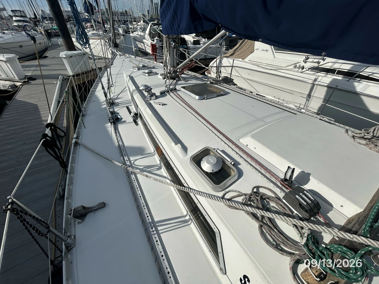 42' Beneteau foredeck3