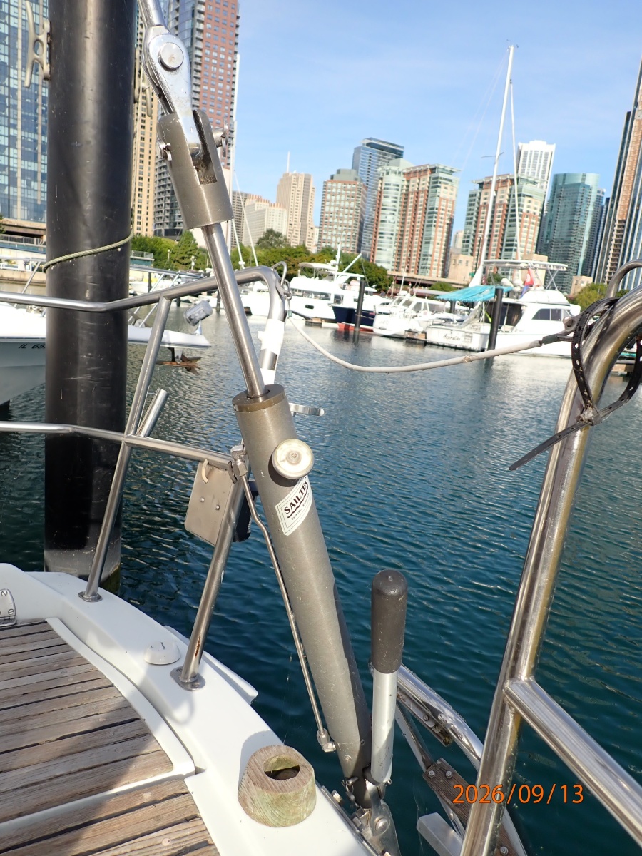42' Beneteau backstay