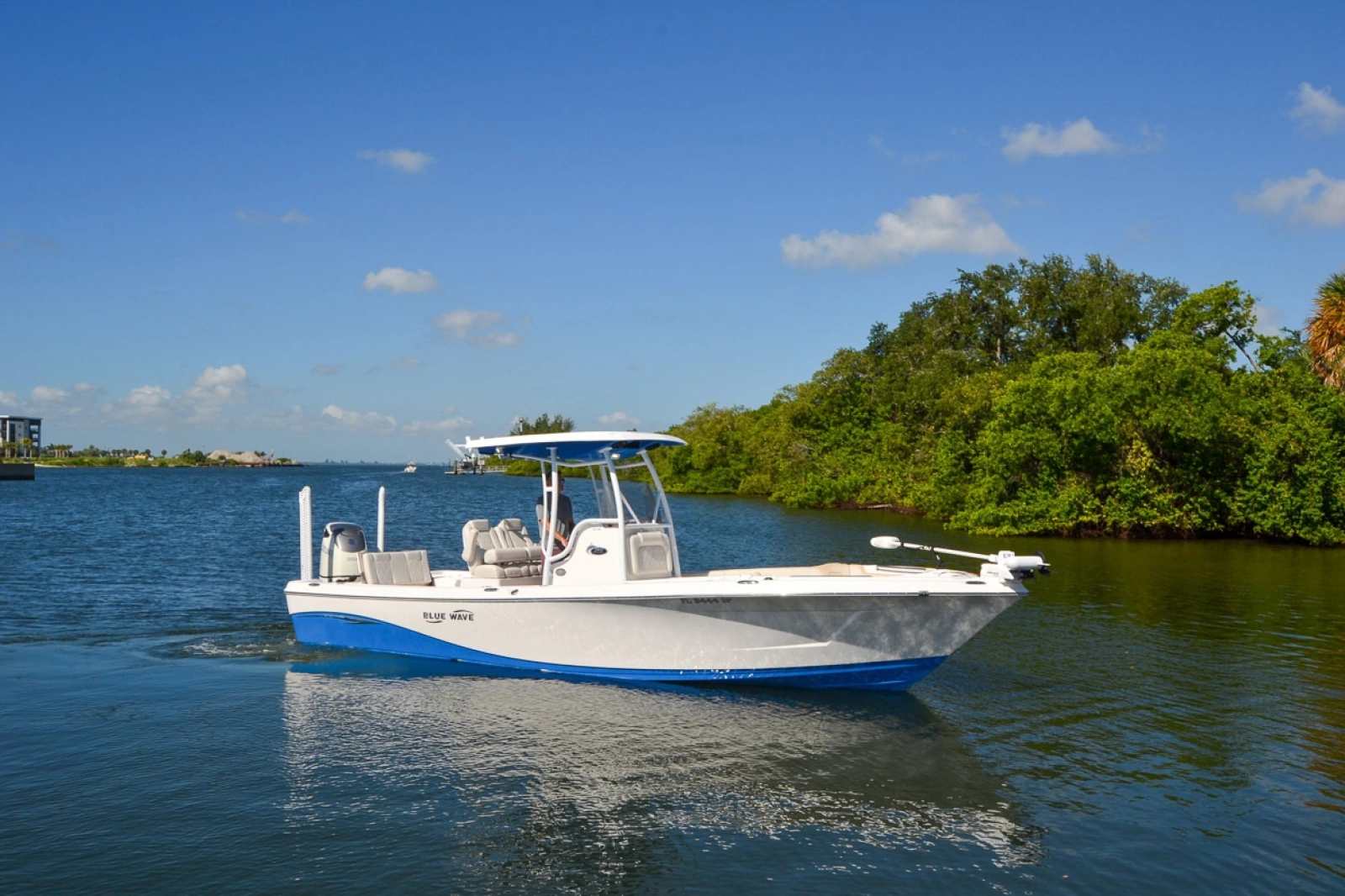 2020 Blue Wave 2800 Makaira