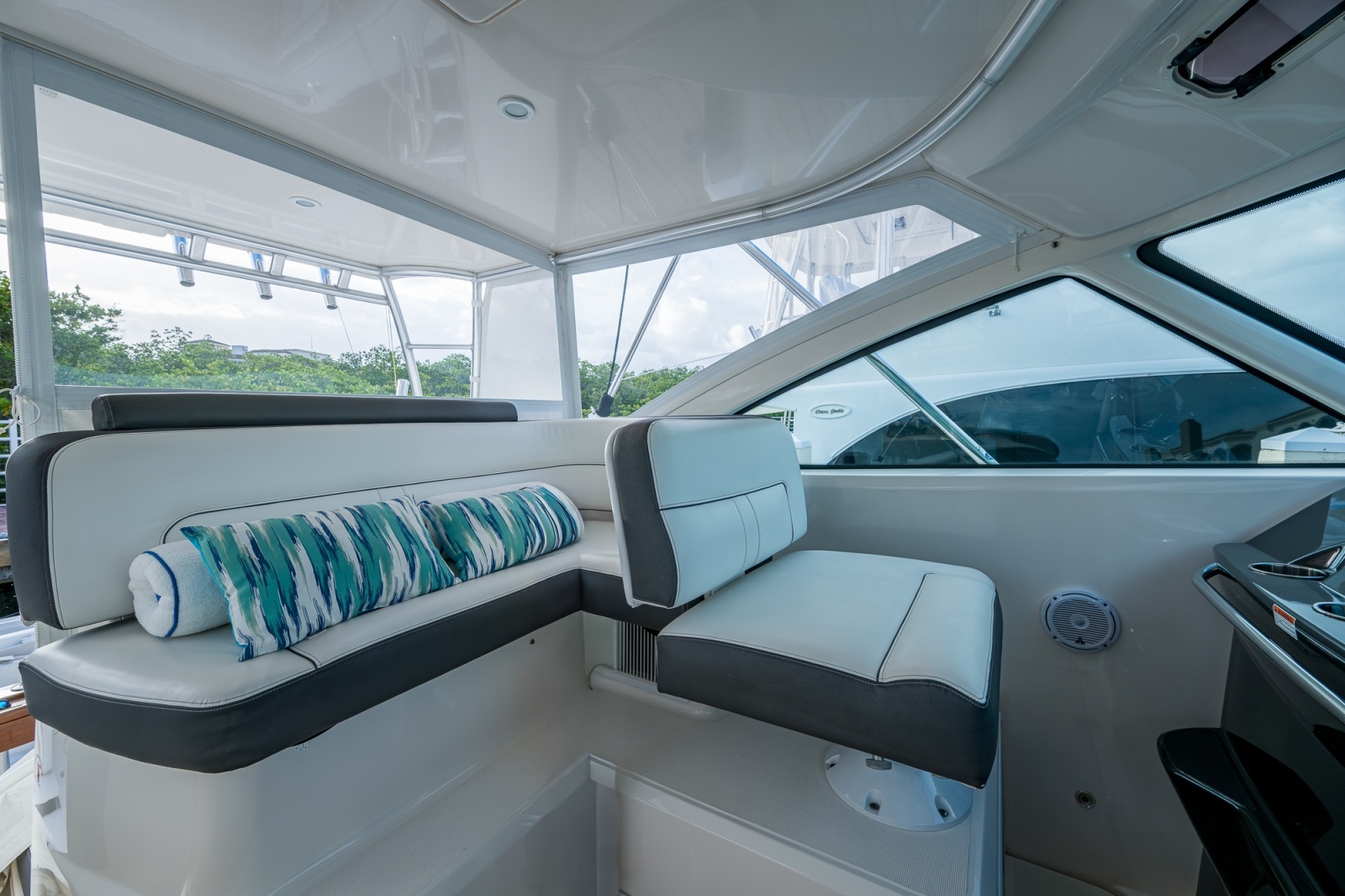 2018 Tiara Yachts 4300 Open