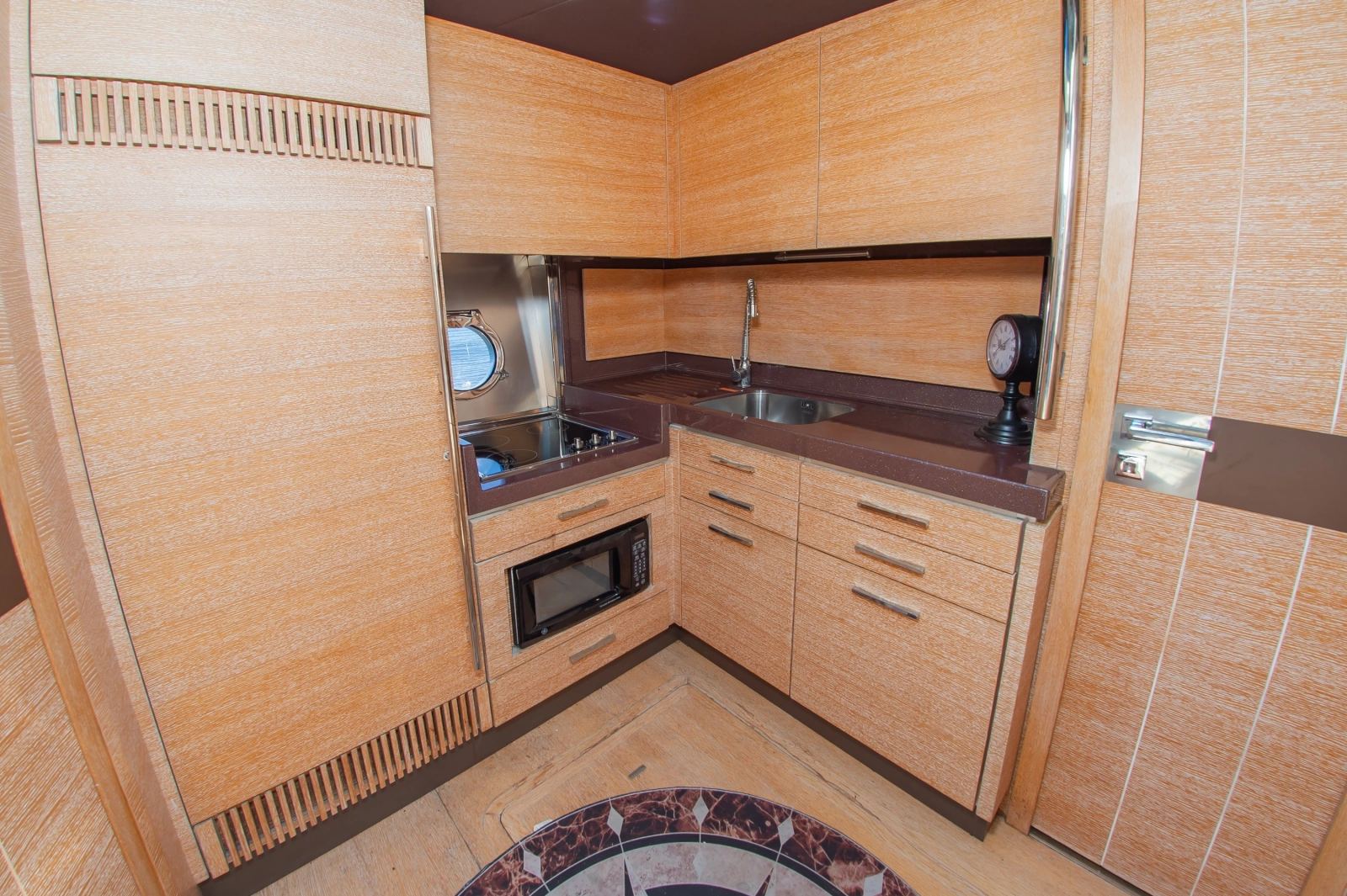 47 Azimut 2008 24
