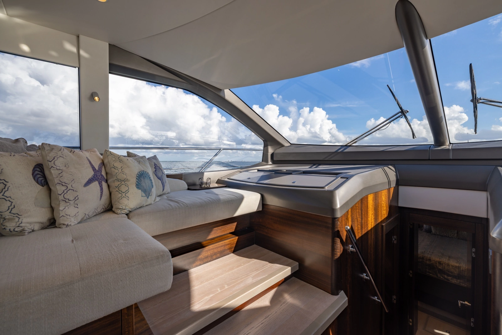 2022 Sunseeker Manhattan