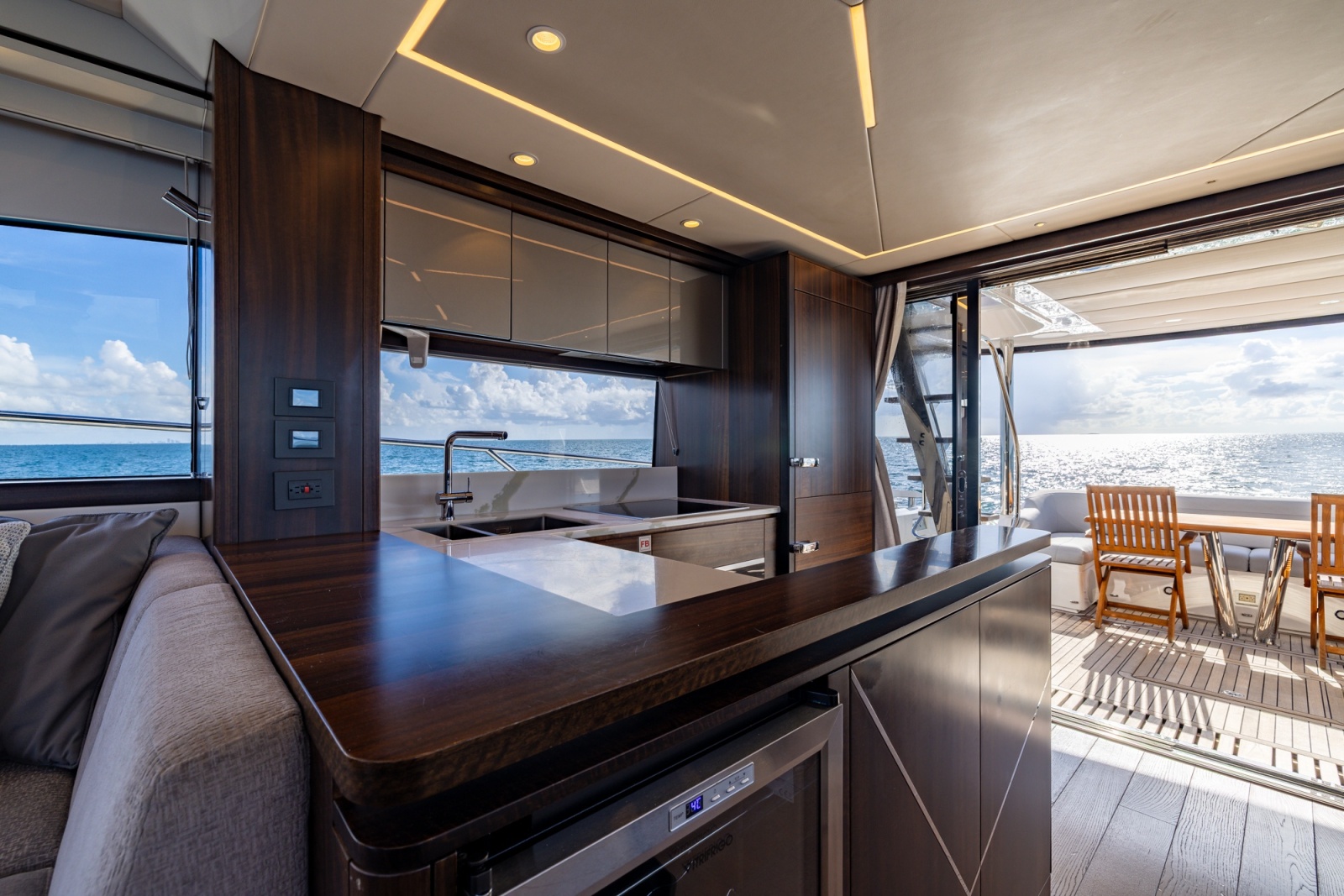 2022 Sunseeker Manhattan