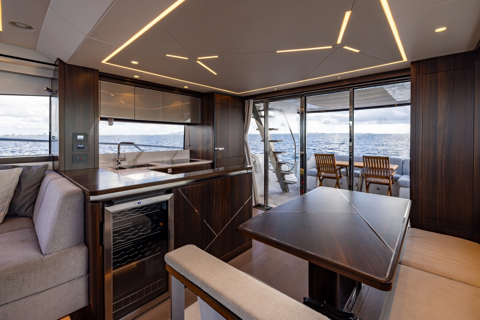 2022 Sunseeker Manhattan